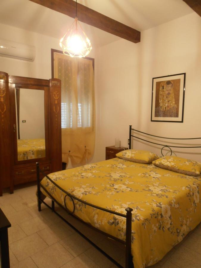 B&B Timo E Rosmarino Sermide Bagian luar foto